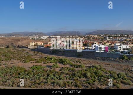 Teilansicht des Stadtteils Sonnenland - Playa de Ingles auf Gran Canaria - Spanien - Berge im Hintergrund Stockfoto