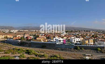 Teilansicht des Stadtteils Sonnenland - Playa de Ingles auf Gran Canaria - Spanien - Berge im Hintergrund - Blick aus erhöhter Sicht Stockfoto