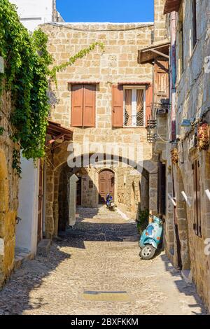 Mittelalterliche Torbögen der Altstadt von Rhodos, Insel Rhodos, Griechenland Stockfoto