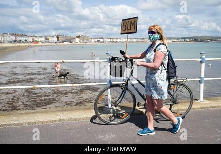 Weymouth, Dorset, Großbritannien. Juni 2020. Black Lives Matter Protestdemonstration an der Promenade, Weymouth Credit: Dorset Media Service/Alamy Live News Stockfoto