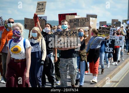 Weymouth, Dorset, Großbritannien. Juni 2020. Black Lives Matter Protestdemonstration an der Promenade, Weymouth Credit: Dorset Media Service/Alamy Live News Stockfoto