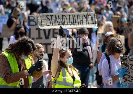 Weymouth, Dorset, Großbritannien. Juni 2020. Black Lives Matter Protestdemonstration an der Promenade, Weymouth Credit: Dorset Media Service/Alamy Live News Stockfoto