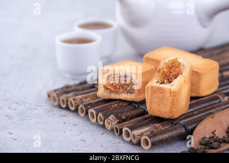 Ananaskuchen Gebäck - Taiwanese berühmten süßen köstlichen Dessert-Essen mit Tee, Nahaufnahme, Kopie Raum Design. Stockfoto