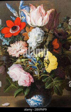 Blumenstille-Lebensmalerei mit dem Titel 'Blumen in einer Porzellan-Wan-Li-Vase' von Osaias Beert dem Älteren aus dem Jahr 1615 Stockfoto