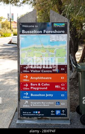 Busselton Western Australia 8. November 2019 : Informationsschild für Besucher in Busselton Foreshore, Western Australia Stockfoto