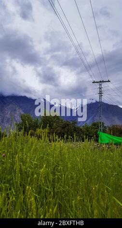 Wunderschöne Aussicht auf Feilds in den Bergen von Gleichrangig, in Hunza Tal, Pakistan Stockfoto