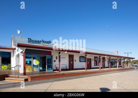 Busselton Western Australia 8. November 2019 : Außenansicht des Busselton Besucherzentrums, neben dem Busselton Steg gelegen Stockfoto