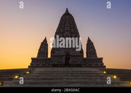 Landschaft Sonnenuntergang am Wat Panyanuntharam - Khlong Hok Subdistrict, Khlong Luang District, Pathum Thani Provinz, thailand. Stockfoto