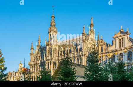 Fassade des Maison du ROI: Ein gotischer Palast des Grand Place im historischen Zentrum von Brüssel, Belgien, Europa - 1. januar 2020 Stockfoto