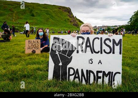 Edinburgh, Schottland, Großbritannien. Juni 2020. Black Lives Matter Protestdemonstration im Holyrood Park in Edinburgh. Iain Masterton/Alamy Live News Stockfoto