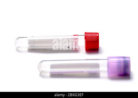 Vacutainer Kunststoff Serum Tube für evakuierte sterile Blutentnahme Röhrchen für die Serumanalyse verwendet Stockfoto