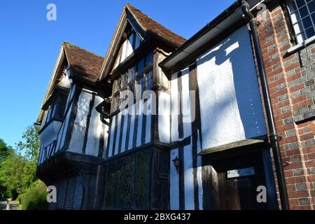 Haus aus dem 15. Jahrhundert in Chiddingstone, Kent. Fachwerk, im Besitz des National Trust, an einem sonnigen Tag am späten Nachmittag, Mai. Stockfoto