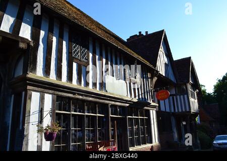 Haus aus dem 15. Jahrhundert in Chiddingstone, Kent. Fachwerk, im Besitz des National Trust, an einem sonnigen Tag am späten Nachmittag, Mai. Stockfoto