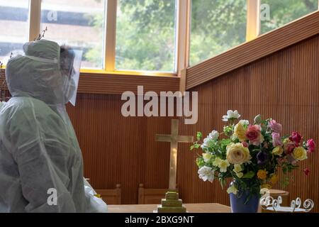 Brentwood Essex, Großbritannien. Juni 2020. Brentwood URC Kirche ist als covid sichere Kirche vor der Eröffnung für privates Gebet vorbereitet Kredit: Ian Davidson/Alamy Live News Stockfoto