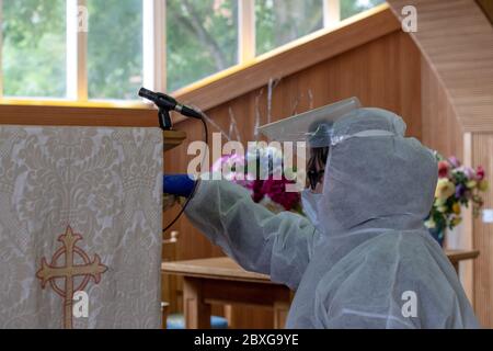 Brentwood Essex, Großbritannien. Juni 2020. Brentwood URC Kirche ist als covid sichere Kirche vor der Eröffnung für privates Gebet vorbereitet Kredit: Ian Davidson/Alamy Live News Stockfoto