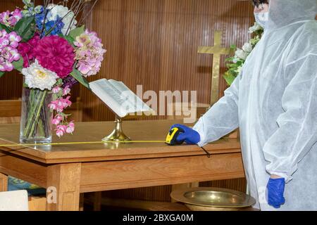 Brentwood Essex, Großbritannien. Juni 2020. Brentwood URC Kirche ist als covid sichere Kirche vor der Eröffnung für privates Gebet vorbereitet Kredit: Ian Davidson/Alamy Live News Stockfoto