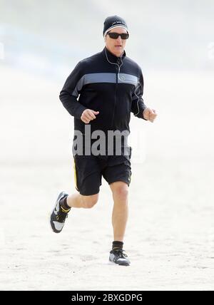 Matthew McConaughey verbrachte den Morgen Joggen und Trainieren in Zuma Beach, Kalifornien. März 2011 Stockfoto