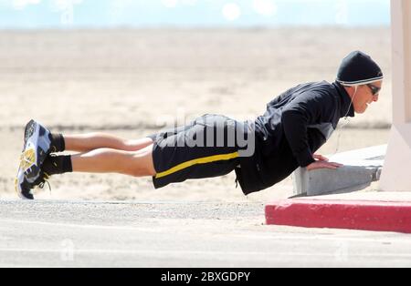 Matthew McConaughey verbrachte den Morgen Joggen und Trainieren in Zuma Beach, Kalifornien. März 2011 Stockfoto