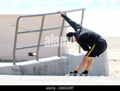 Matthew McConaughey verbrachte den Morgen Joggen und Trainieren in Zuma Beach, Kalifornien. März 2011 Stockfoto