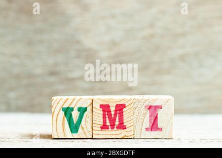 Alphabet-Buchstabe in Wort VMI (Abkürzung für Vendor Managed Inventory) auf Holz Hintergrund Stockfoto