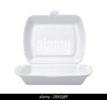 Geöffnete Polystyrol-Lebensmittelbox isoliert auf weiß. Stockfoto
