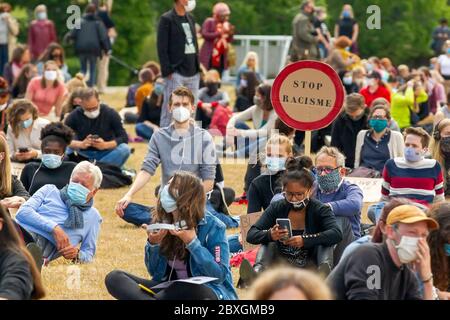 13. august 2019 Menschen versammeln sich zu einem Protest gegen Rassismus #blm #blacklivesmatters am 7. Juni 2020 in Maastricht, Niederlande 07-06-2020: Nieuws: Anti Discriminatie Demonstratie: Maastricht Maastricht, De Griend, Black Lifes Matter Demonstratie Stockfoto