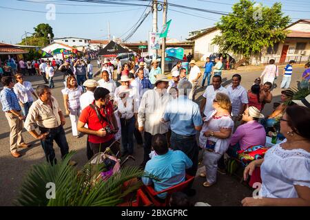 Der ehemalige Präsident von Panama, Juan Carlos Varela, bei einem Besuch in Las Tablas, Los Santos Provinz, Republik Panama. Januar 2014. Stockfoto