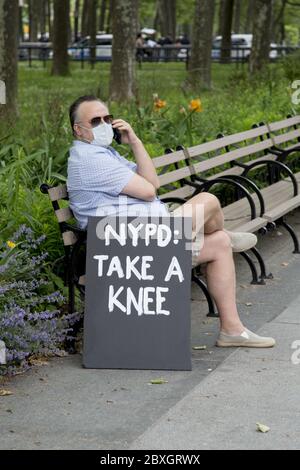 Memorial Versammlung und Demonstration zu Ehren George Floyd am Cadman Plaza in Brooklyn, der von Minneapolis Polizei ermordet wurde. Stockfoto