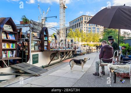 'Wort auf dem Wasser", die Londoner Bookbarge auf der Regent's Canal in King's Cross, London, UK, 2019 Stockfoto