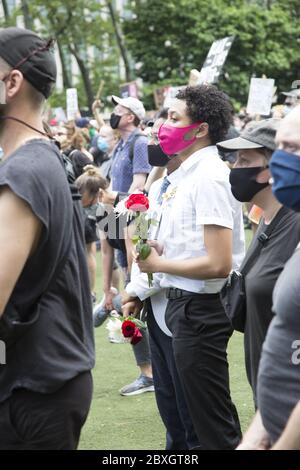 Memorial Versammlung und Demonstration zu Ehren George Floyd am Cadman Plaza in Brooklyn, der von Minneapolis Polizei ermordet wurde. Stockfoto