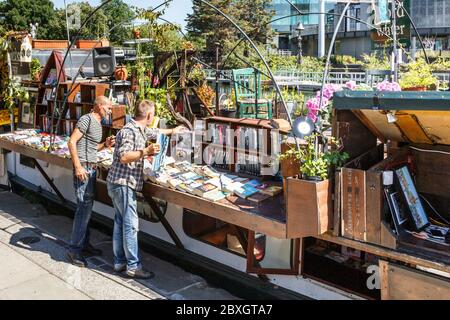 'Wort auf dem Wasser", die Londoner Bookbarge auf der Regent's Canal in King's Cross, London, UK, 2018 Stockfoto