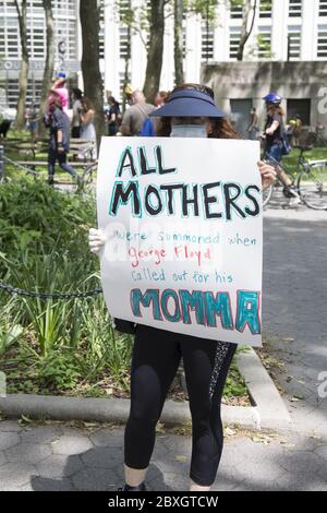 Memorial Versammlung und Demonstration zu Ehren George Floyd am Cadman Plaza in Brooklyn, der von Minneapolis Polizei ermordet wurde. Stockfoto