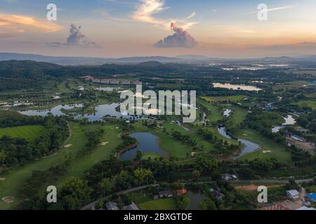 Luftaufnahme von Ackerland/riice Feld in Thailand. Luftaufnahmen Stockfoto