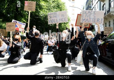 Hamburg, Deutschland. Juni 2020. Demonstranten bei der Kundgebung "Justice for Floyd - Stop Killing Black" vor dem US-Konsulat, Hamburg, 5. Juni 2020. Kredit: dpa/Alamy Live News Stockfoto