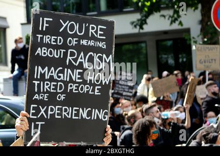 Hamburg, Deutschland. Juni 2020. Demonstranten bei der Kundgebung "Justice for Floyd - Stop Killing Black" vor dem US-Konsulat, Hamburg, 5. Juni 2020. Kredit: dpa/Alamy Live News Stockfoto