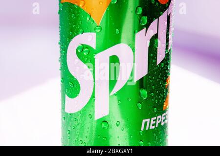 Tjumen, Russland-20. Mai 2020: Nahaufnahme einer Sprite Soda Getränkedosen. Sprite ist ein Softdrink der Coca-Cola Company. Stockfoto