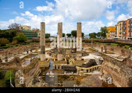 Pozzuoli (Neapel, Italien) - das Macellum von Pozzuoli (oder Serapeum oder Tempel von Serapis) war das Macellum oder Markt der römischen Kolonie von Puteoli Stockfoto