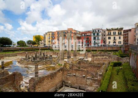 Pozzuoli (Neapel, Italien) - das Macellum von Pozzuoli (oder Serapeum oder Tempel von Serapis) war das Macellum oder Markt der römischen Kolonie von Puteoli Stockfoto