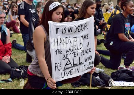 Black Lives Matter Protest in Bristol, England, Großbritannien, Sonntag, 7. Juni 2020. Tausende von Menschen schlossen sich den Protesten des Todes von George Floyd beginnin an Stockfoto