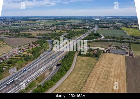 M62 Abfahrt 29 und M1 Abfahrt 42 am Lofthouse Interchange in der Nähe von Wakefield West Yorkshire. Stockfoto