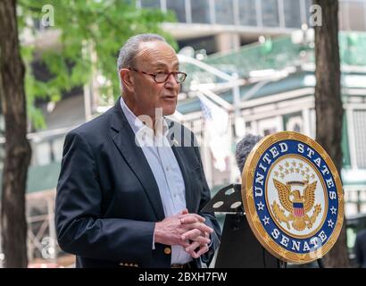 New York, NY - 7. Juni 2020: US-Senator Chuck Schumer hält Medienbriefing an der 3rd Avenue Stockfoto