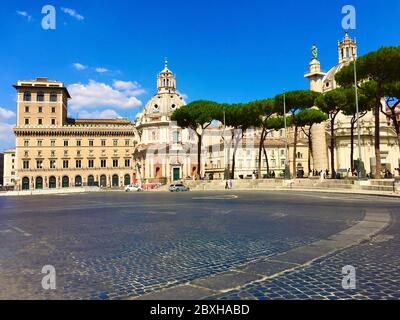 Die Kirche Santa Maria di Loreto, Rom, Italien. Entworfen von Antonio da Sangallo dem Jüngeren. Stockfoto