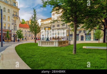 Die Station der M1 U-Bahn-Linie (Millennium U-Bahn) am Vorosmarty-Platz.Dies ist die erste U-Bahn-Linie in Budapest, Es wurde im Jahr 1986 eröffnet. Stockfoto