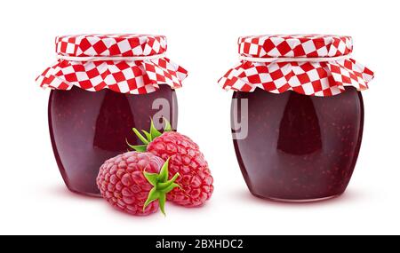 Glas Himbeermarmelade auf weißem Hintergrund isoliert Stockfoto
