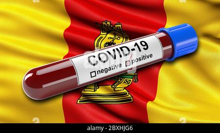 Flagge des Tver Oblast winkend im Wind mit einem positiven Covid-19 Blutprobe Rohr. Stockfoto