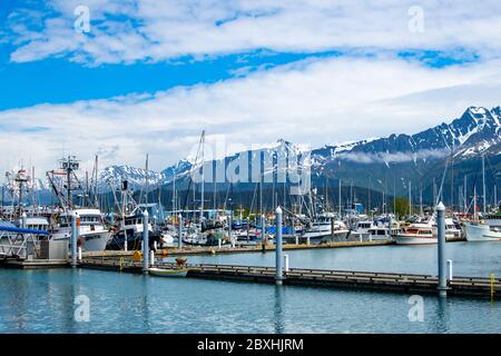 Fischerboote füllen die Docks in Seward. Stockfoto