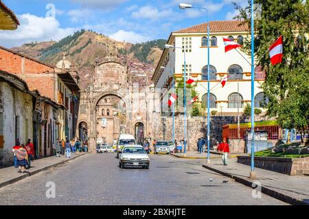 CUSCO, PERU - 9. JULI 2010: Kolonialbauten um die Straße von Cusco in Peru, Lateinamerika Stockfoto