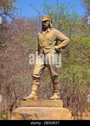 VICTORIA FALLS, SIMBABWE - 4. OKTOBER 2013: Statue von David Livingstone im Victoria Falls Nationalpark, Simbabwe. Stockfoto