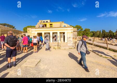 Knossos, Griechenland - 27. April 2019: Leute, Kreta Sehenswürdigkeiten, Ruinen der Minoischen Palast Stockfoto