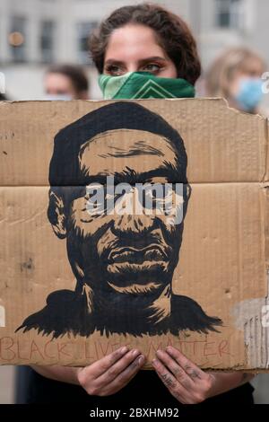 Manchester, Großbritannien. Juni 2020. Mitglieder der Öffentlichkeit werden bei einem Black Lives Matter Protest in Manchester, Großbritannien, gesehen. Kredit: Jon Super/Alamy Live News. Stockfoto